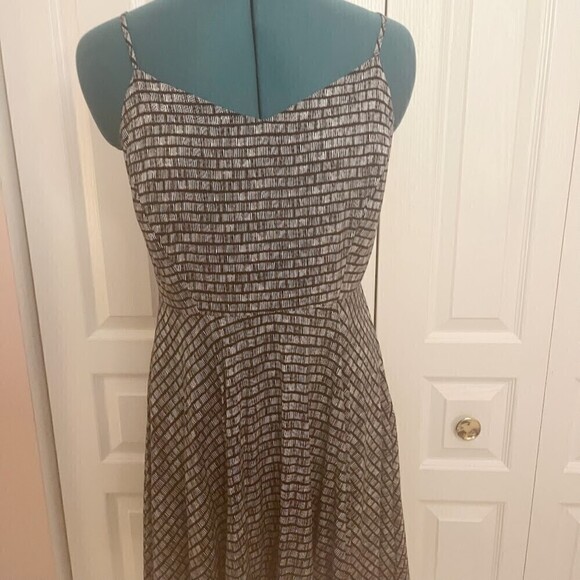 Old Navy Casual Lightweight Smocked Pleated Unlined Printed Fit & Flare Dress - Picture 7 of 13